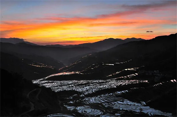紅河旅游：秘境云南 游在紅河丨山水畫卷里的春日浪漫
