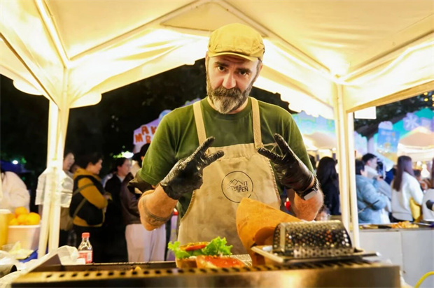 怒江旅游：希臘人在云南開餐廳，推出“怒江限定版”比薩